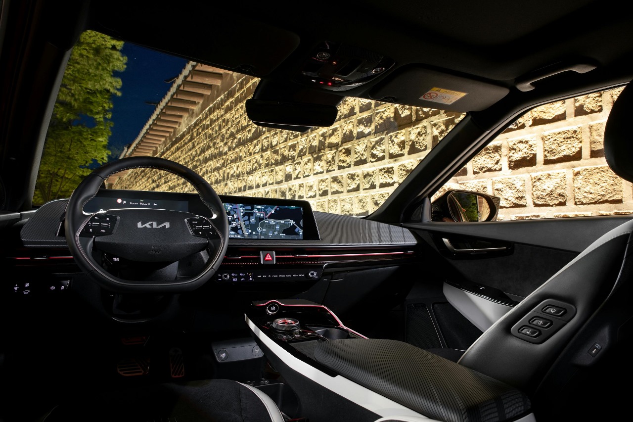 Travel in Comfort & Style with Time Limousine’s Town Car Vancouver