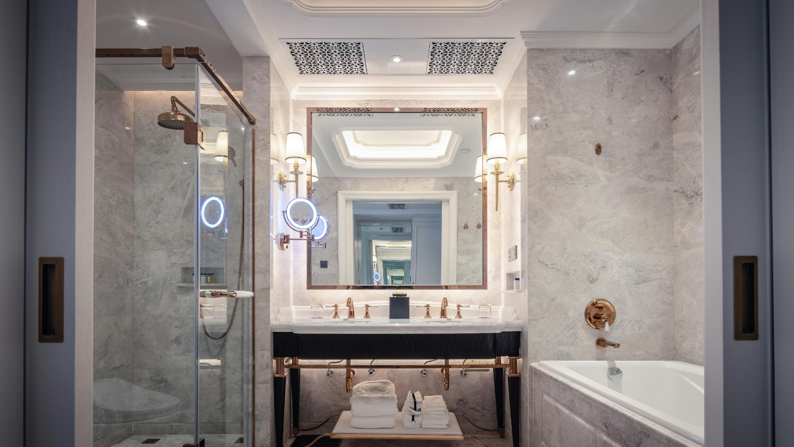 Bathroom Cabinet with Mirror and Light for Modern Bathrooms: A Perfect Solution for Style and Functionality
